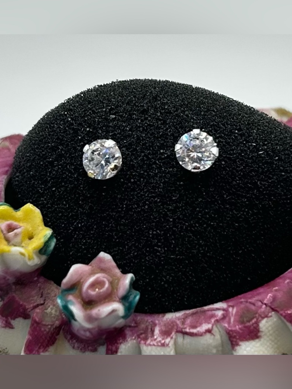 Classic Clear Crystal Round Stud Earrings - Unbranded